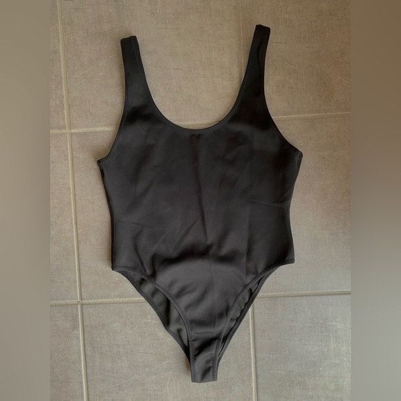 Kendall & Kylie Other - Kendall + Kylie Black High Leg One-Piece Swimsuit, Size M